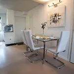 Unique 3bed - Generous Terrace - Apartament